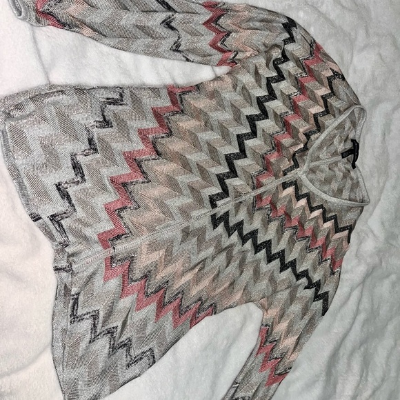White House Black Market Chevron Long Sleeve in Pink, Black, and Cream - Picture 2 of 13